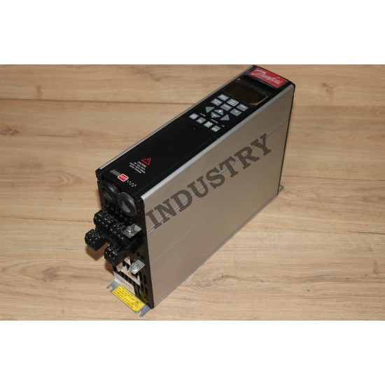 DANFOSS VLT 5003 175Z0043 VLT5003PT5B20STR3D0F00A00 In:3x380-500V 3,8-3,4A  Out:3x0-Uin 0-1000Hz 4,1-3,4A 3,1-2,9kVA 1,5kW