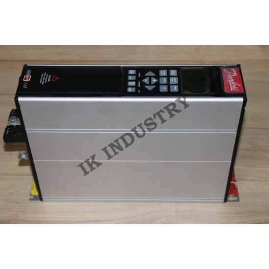 DANFOSS VLT 5003 175Z0043 VLT5003PT5B20STR3D0F00A00 In:3x380-500V 3,8-3,4A  Out:3x0-Uin 0-1000Hz 4,1-3,4A 3,1-2,9kVA 1,5kW