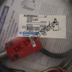 Telemecanique XCSM3902L2 safety limit switch